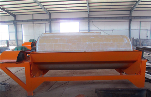 干粉磁選機(jī)，關(guān)注行業(yè)生產(chǎn)，干粉磁選機(jī)更適合市場(chǎng)使用，關(guān)注行業(yè)生產(chǎn)，干粉磁選機(jī)更適合市場(chǎng)使用磁場(chǎng)一般為多少_磁塊如何排列